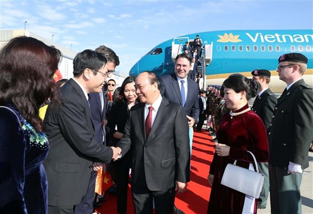 Prime Minister Nguyen Xuan Phuc arrives in Brussels hinh anh 1