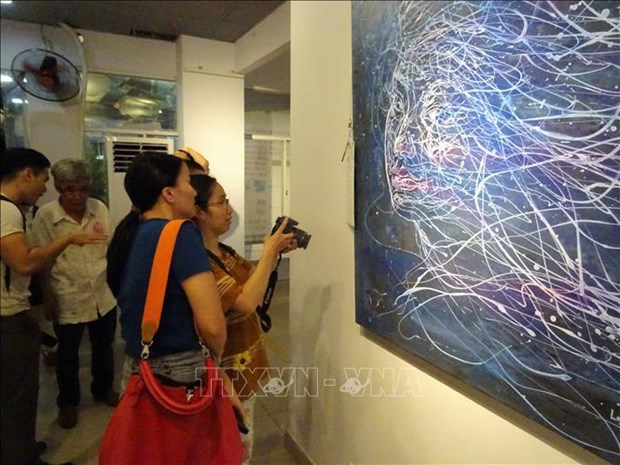 Art exhibition highlighting Vietnam-France friendship opens hinh anh 1