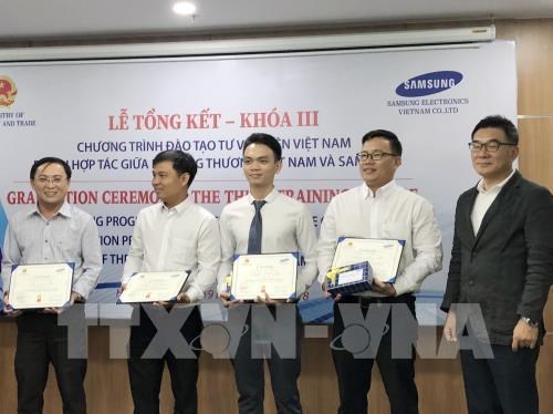 Samsung concludes third training course for Vietnamese consultants hinh anh 1