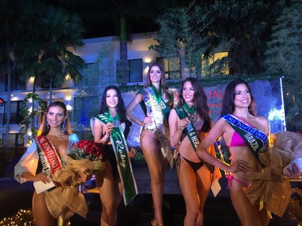 Miss Vietnam wins silver medal in Miss Earth swimsuit sub-contest hinh anh 1