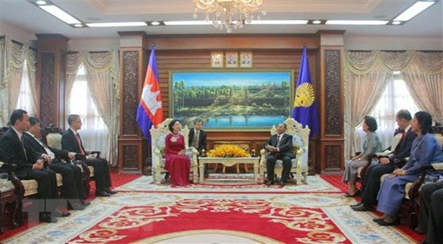 Party official vows to foster traditional friendship with Cambodia hinh anh 1