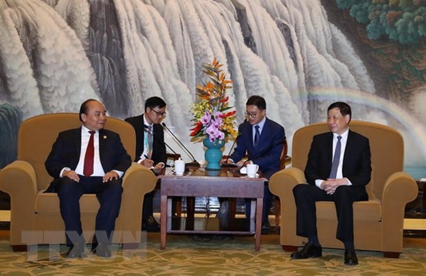 PM invites Shanghai firms to do long-term business in Vietnam hinh anh 1