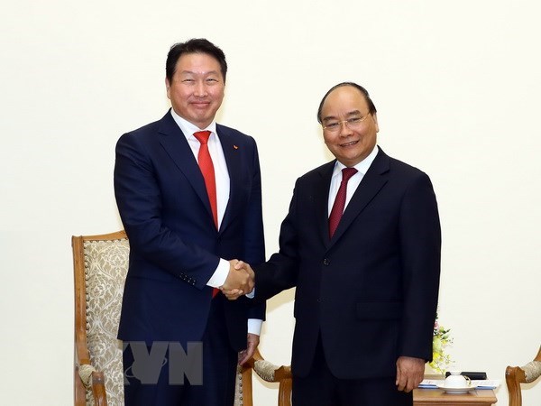 PM calls on Korean investors to expand operations in Vietnam hinh anh 1