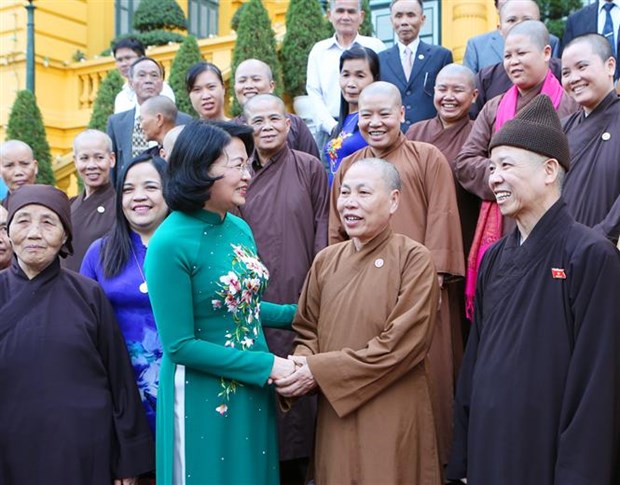 Vice President receives religious dignitaries of Ha Nam hinh anh 1
