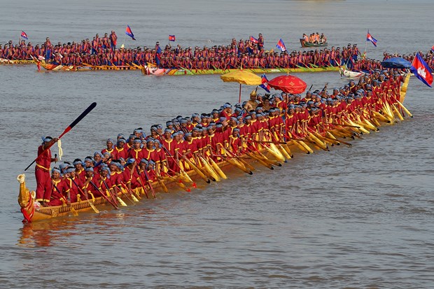 Cambodia sets world record for longest dragon boat hinh anh 1