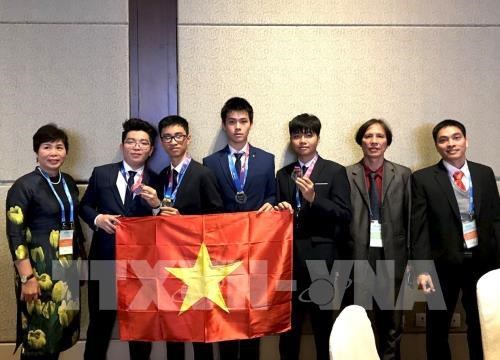 Hanoi students win 4 medals at In’l Olympiad on Astronomy-Astrophysics hinh anh 1