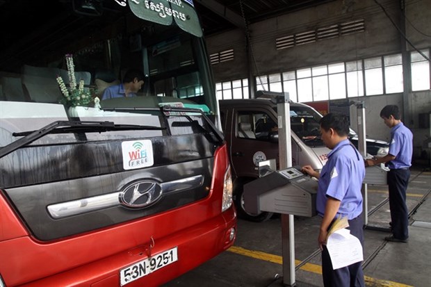 Transport Ministry tightens vehicle emissions hinh anh 1