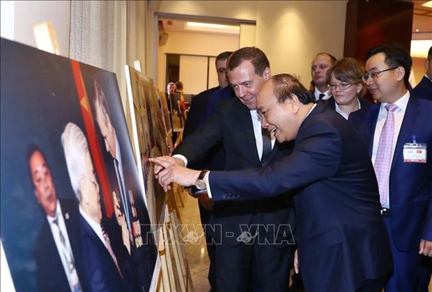 Photo exhibition highlights Vietnam-Russia traditional ties hinh anh 2