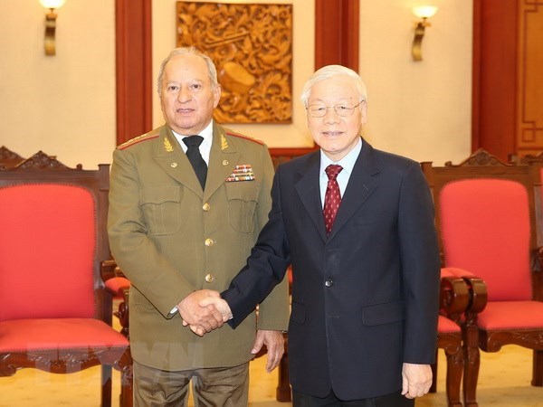 Party chief commits support to defence ties with Cuba hinh anh 1