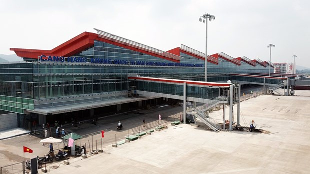 Quang Ninh promotes travelling through Van Don airport hinh anh 1