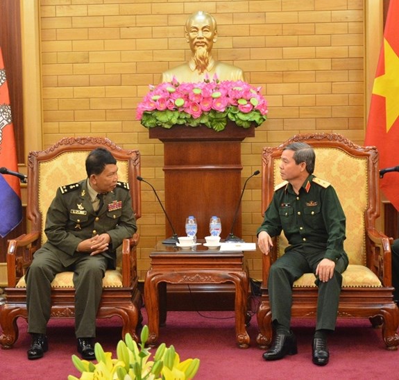 Vietnamese, Cambodian military legal protection agencies exchange experience hinh anh 1