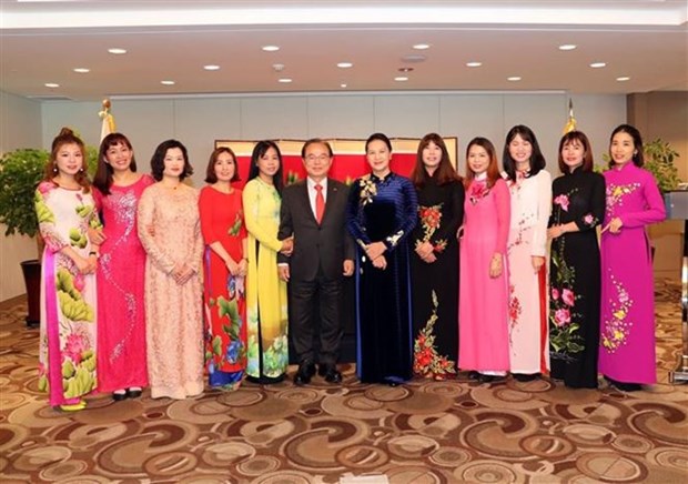 NA Chairwoman meets with Vietnam-RoK families in Busan hinh anh 1