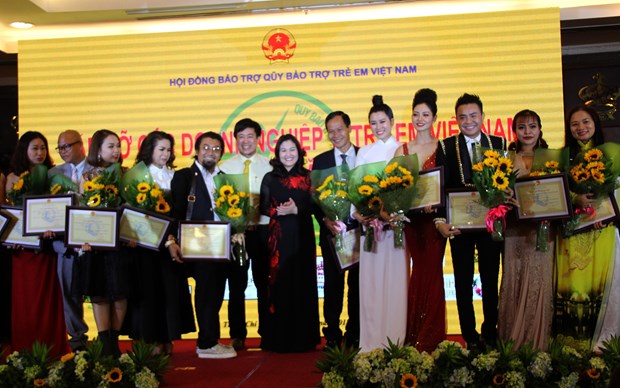 Businesses sponsor National Fund for Vietnamese Children hinh anh 1