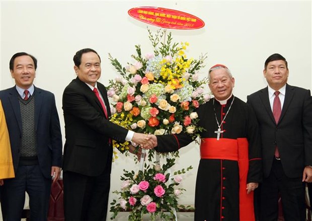 Front leader pays pre-Christmas visit to religious dignitaries hinh anh 1