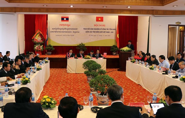 Vietnamese, Lao border localities share experience in religious affairs hinh anh 1