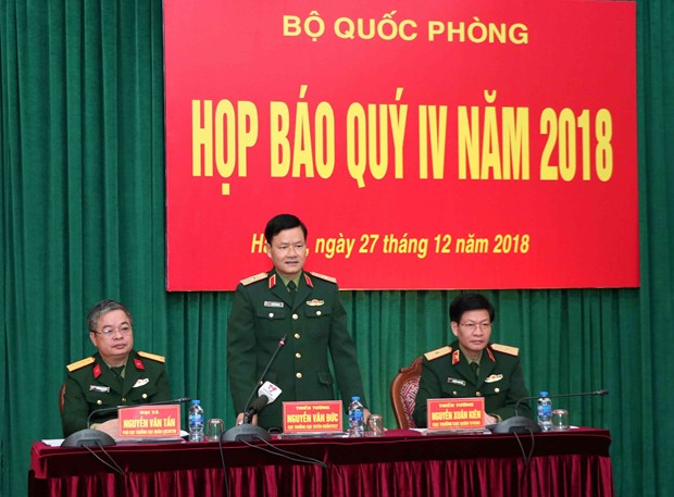 Defence ministry reviews army building hinh anh 1