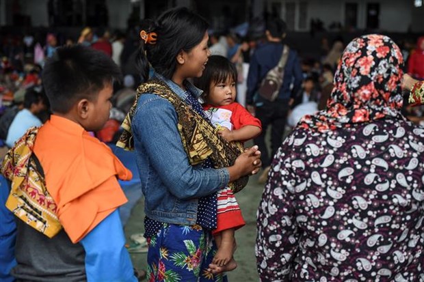 Indonesia: Dozens of thousands people evacuated over fear of new tsunami hinh anh 1
