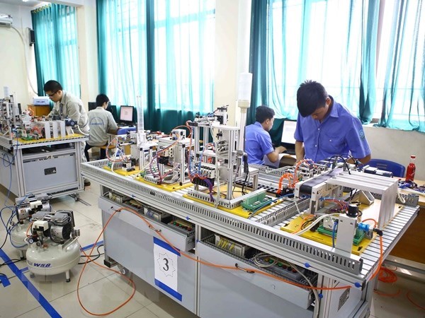 Vietnam strives to have 62 percent of labourers trained hinh anh 1