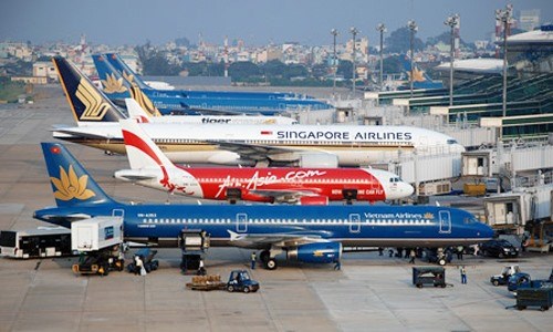 Nearly 40,000 flights delayed in 2018 hinh anh 1