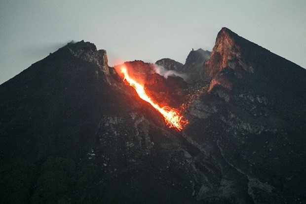 Indonesia warns about Mt Merapi’s eruption, high tidal wave hinh anh 1