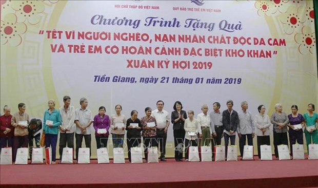 Vice President visits AO/dioxin victims in Tien Giang hinh anh 1