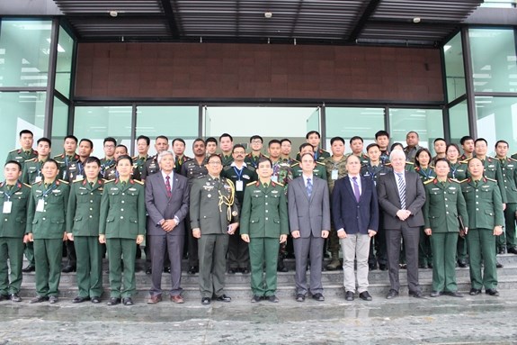 Training course on civilian protection in peacekeeping operations opens in Hanoi hinh anh 1