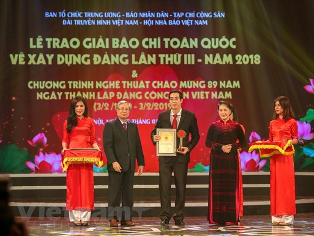 Winners of national press award on Party building honoured hinh anh 1