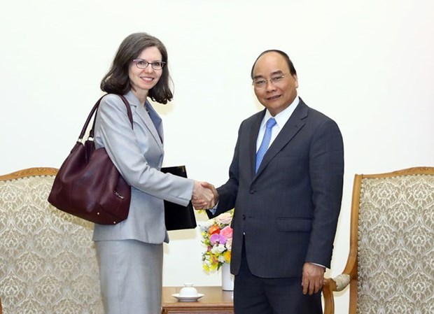 Prime Minister hosts Chilean, Canadian ambassadors hinh anh 2