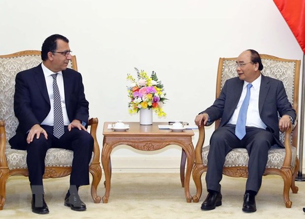 Prime Minister hosts Chilean, Canadian ambassadors hinh anh 1