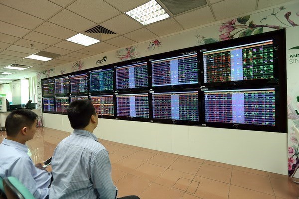 More than 37.6 million shares on sale in HNX in Feb hinh anh 1