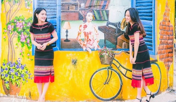 Dak Lak: Mural Street wows highlands visitors hinh anh 1