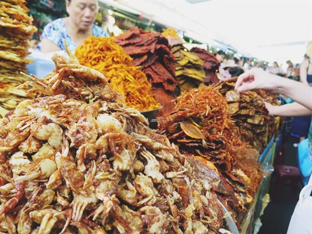 Local markets in central Vietnam, a magnet for foodies hinh anh 1