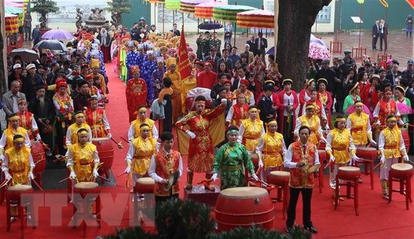 Incense offering held at imperial citadel to commemorate late Kings hinh anh 1