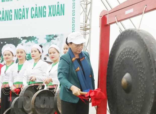 Top legislator launches tree planting festival in Hoa Binh hinh anh 1