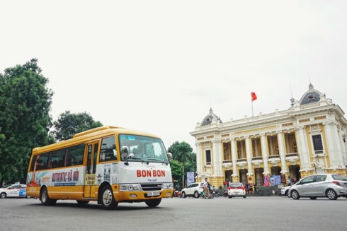Bonbon city tour explores Hanoi's history, culture hinh anh 1