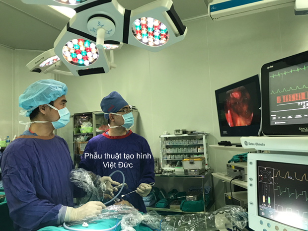 Vietnam performs first-ever blowout fracture endoscopic surgery hinh anh 1