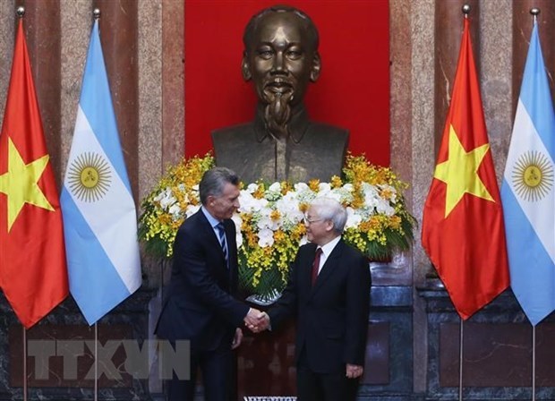 Argentine President concludes Vietnam visit hinh anh 1