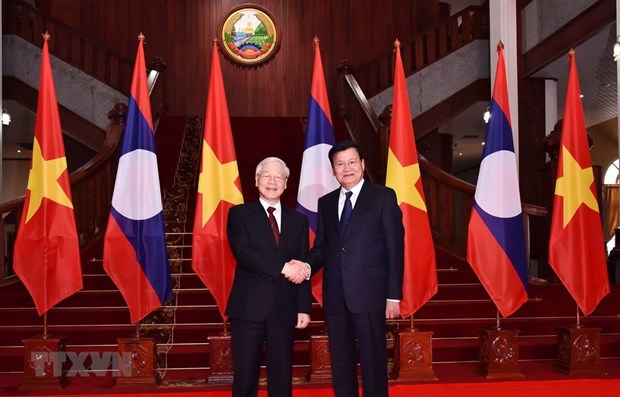 Top Vietnamese leader seeks stronger relations with Laos hinh anh 1