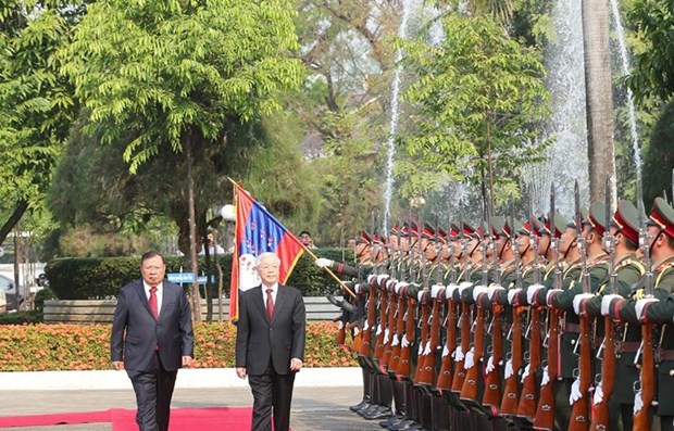 Vietnam’s top leader sends message of thanks to Laos over warm welcome hinh anh 1