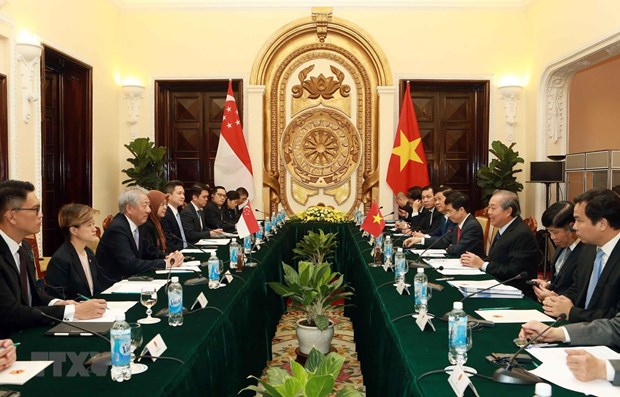 Vietnamese, Singaporean Deputy PMs hold talks hinh anh 1