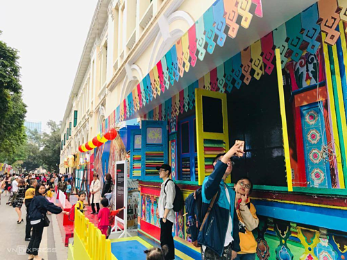 Singapore Festival 2019 opens in Hanoi downtown hinh anh 1