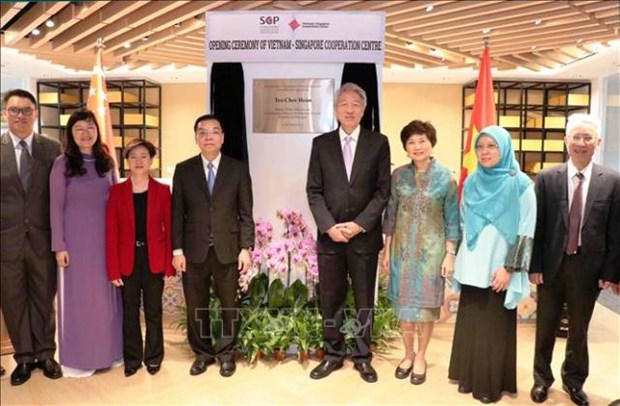Vietnam – Singapore Cooperation Centre inaugurated in Hanoi hinh anh 1