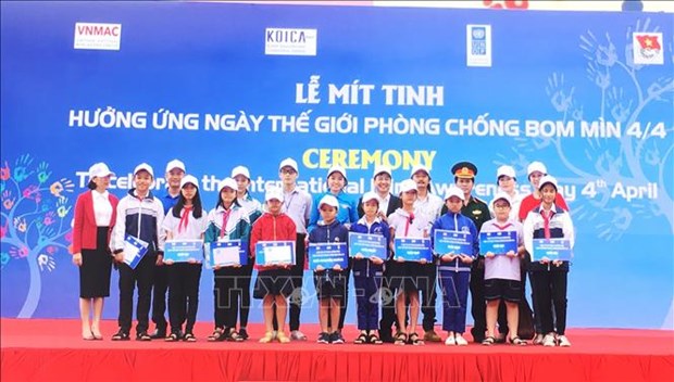 Meeting responds to Int’l Mine Awareness Day in Quang Binh hinh anh 1
