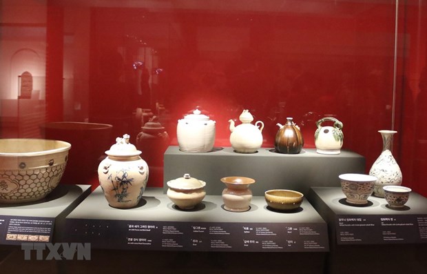 Vietnam’s antiques exhibited in RoK hinh anh 1