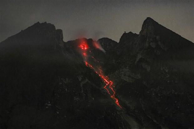Indonesia: Mount Merapi spews hot 1,250m cloud hinh anh 1