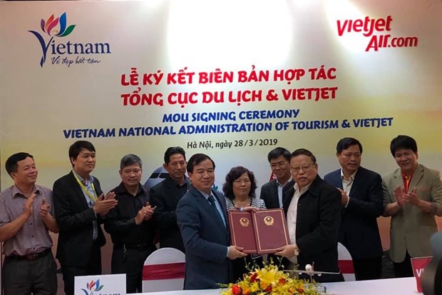 Vietnam National Administration of Tourism, Vietjet sign MoU hinh anh 1