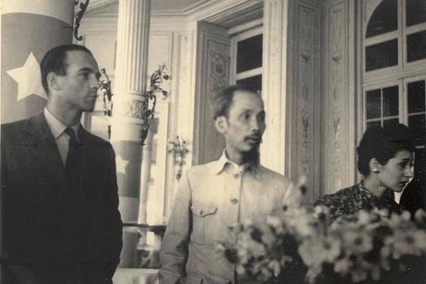 Archives on President Ho Chi Minh displayed in Paris hinh anh 1