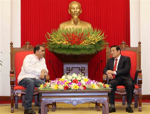 Party official receives Panamanian guest hinh anh 1