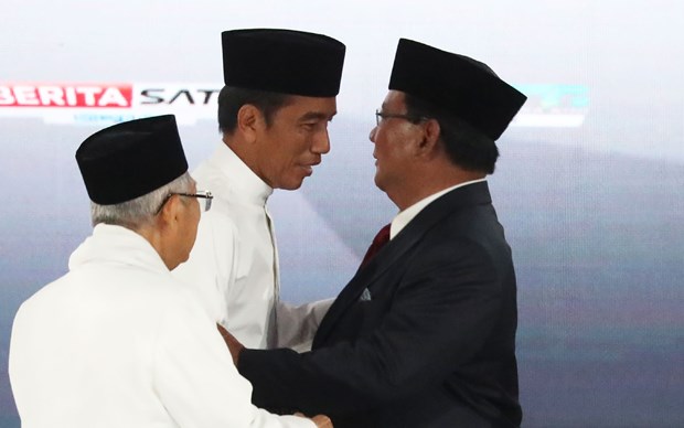 Indonesian presidential candidates join final debate hinh anh 1