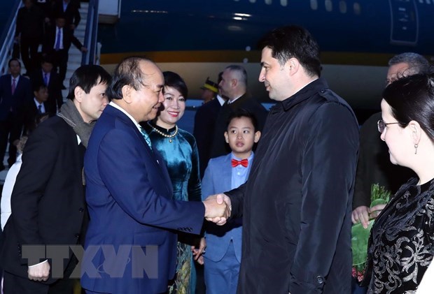 PM Nguyen Xuan Phuc begins official visit to Romania hinh anh 2